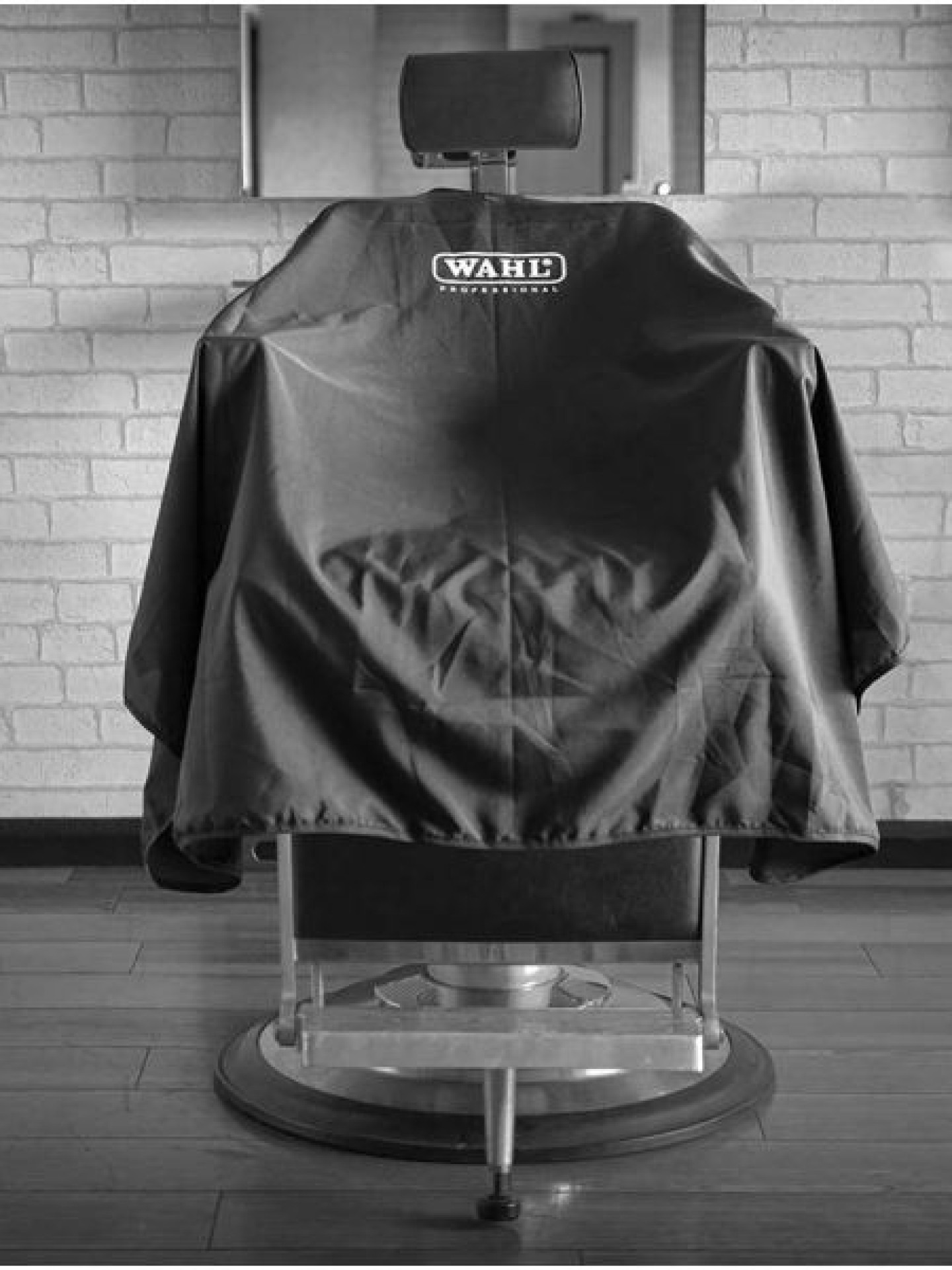 Wahl Capa Barber Logo Negro